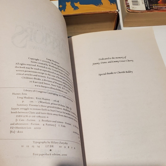 Warriors Erin Hunter 7 Book Set w/2 - 1st Edition Hardcovers & 5 Paperbacks - Picture 4 of 15